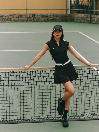 High-elasticity tight-fit sports top with removable chest pads