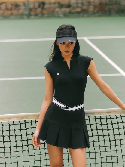 High-elasticity tight-fit sports top with removable chest pads