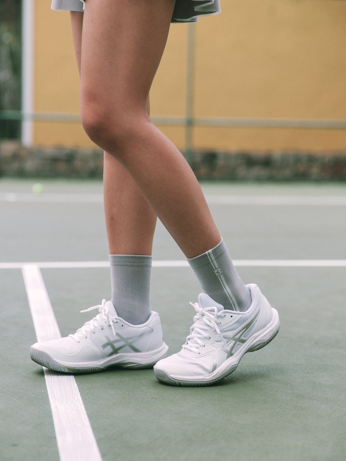 Sports mid-calf socks